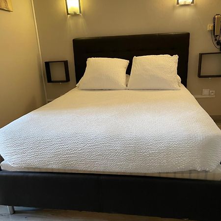 Logis Hotel Le Clement V Roquemaure  Eksteriør billede