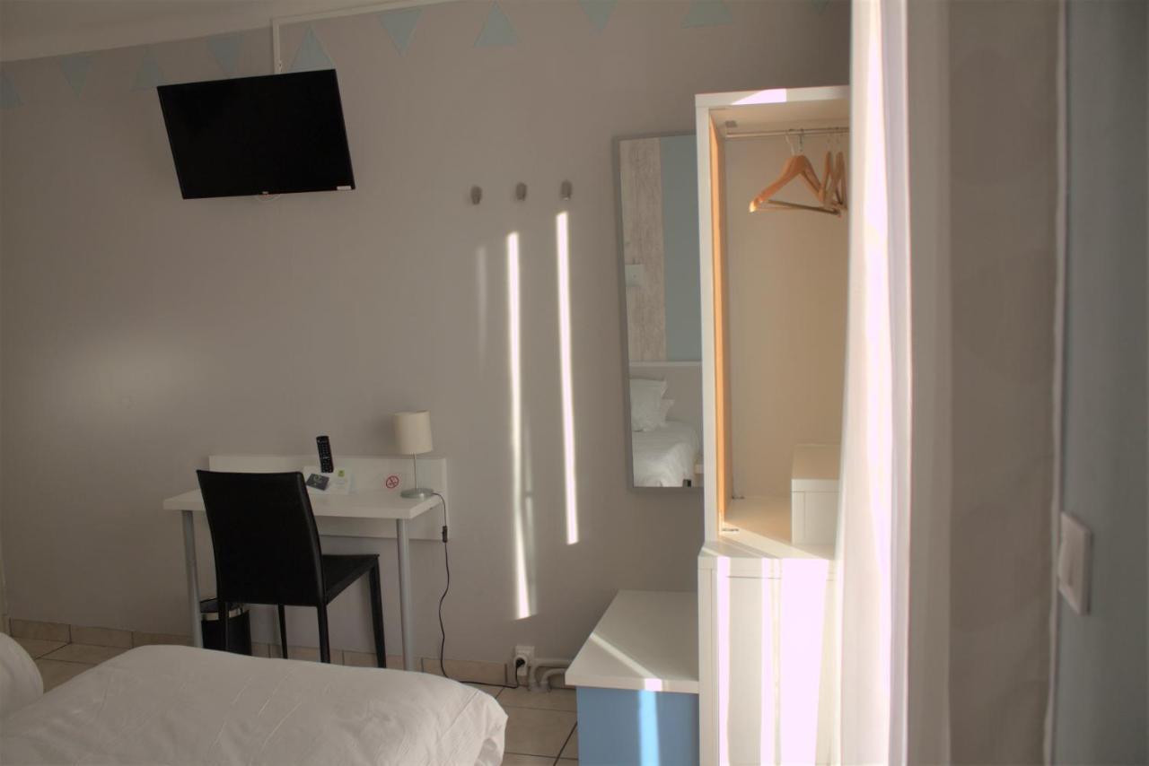 Logis Hotel Le Clement V Roquemaure  Eksteriør billede