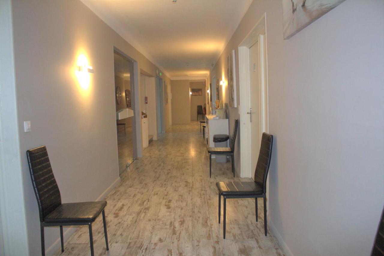 Logis Hotel Le Clement V Roquemaure  Eksteriør billede