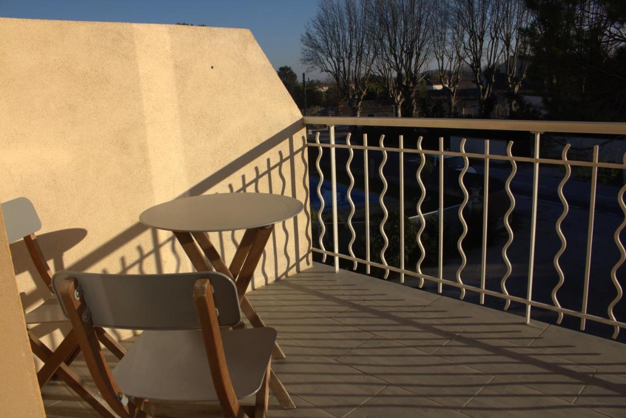 Logis Hotel Le Clement V Roquemaure  Eksteriør billede