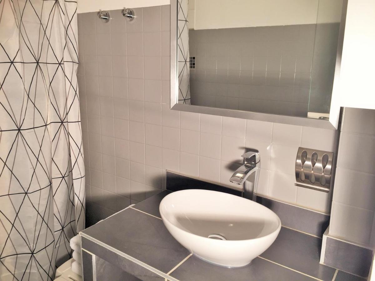 Logis Hotel Le Clement V Roquemaure  Eksteriør billede