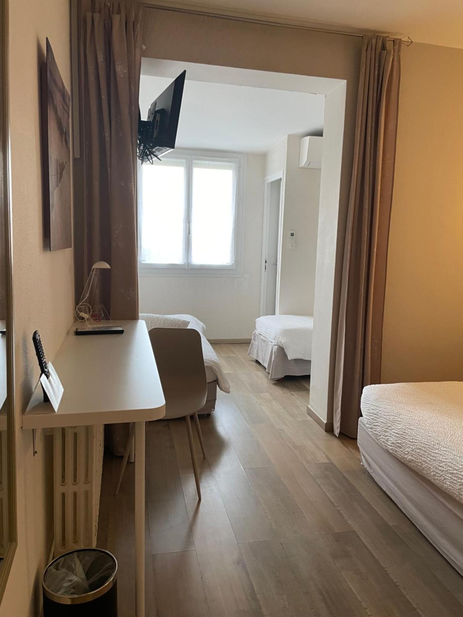 Logis Hotel Le Clement V Roquemaure  Eksteriør billede