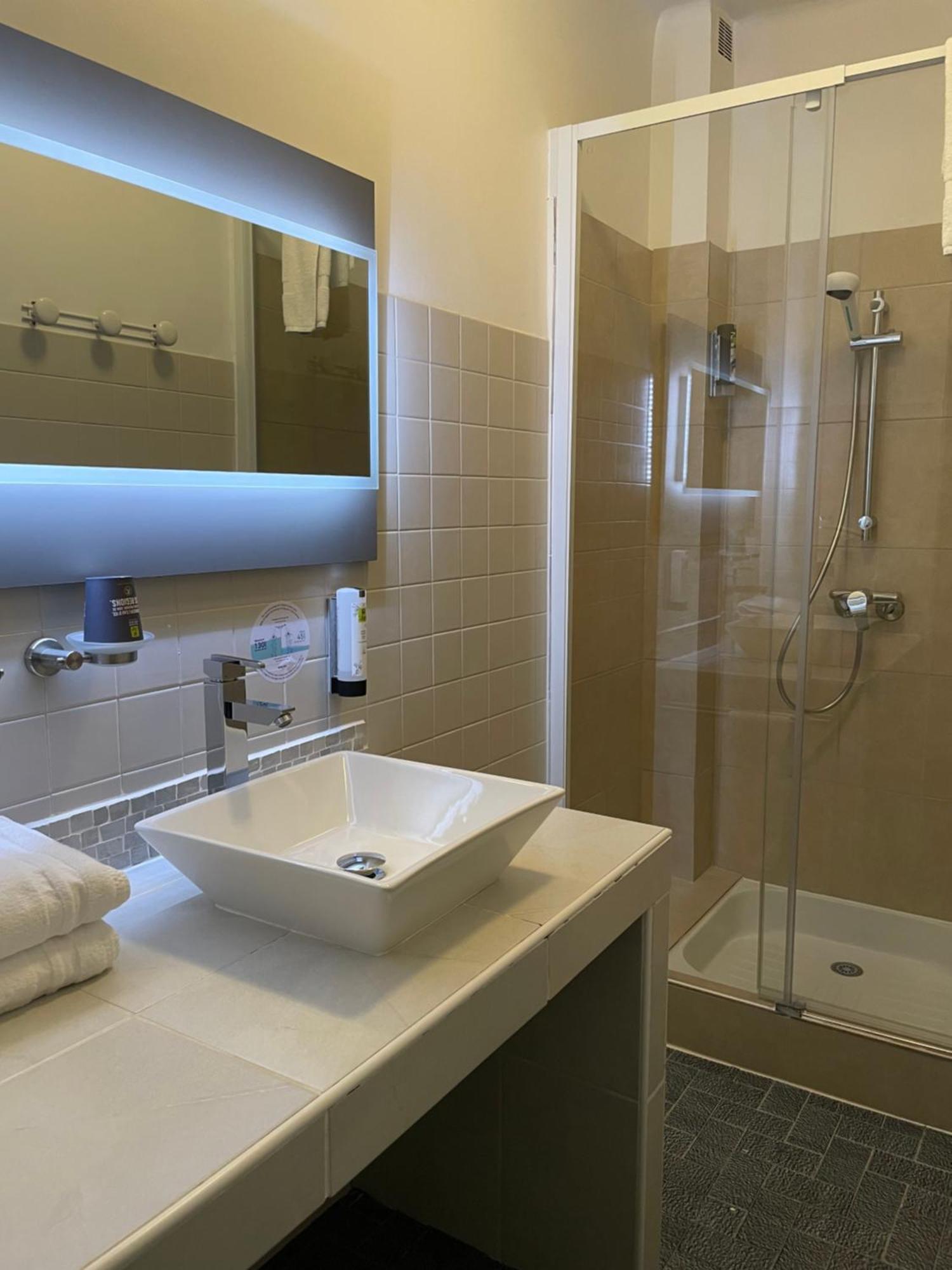 Logis Hotel Le Clement V Roquemaure  Eksteriør billede