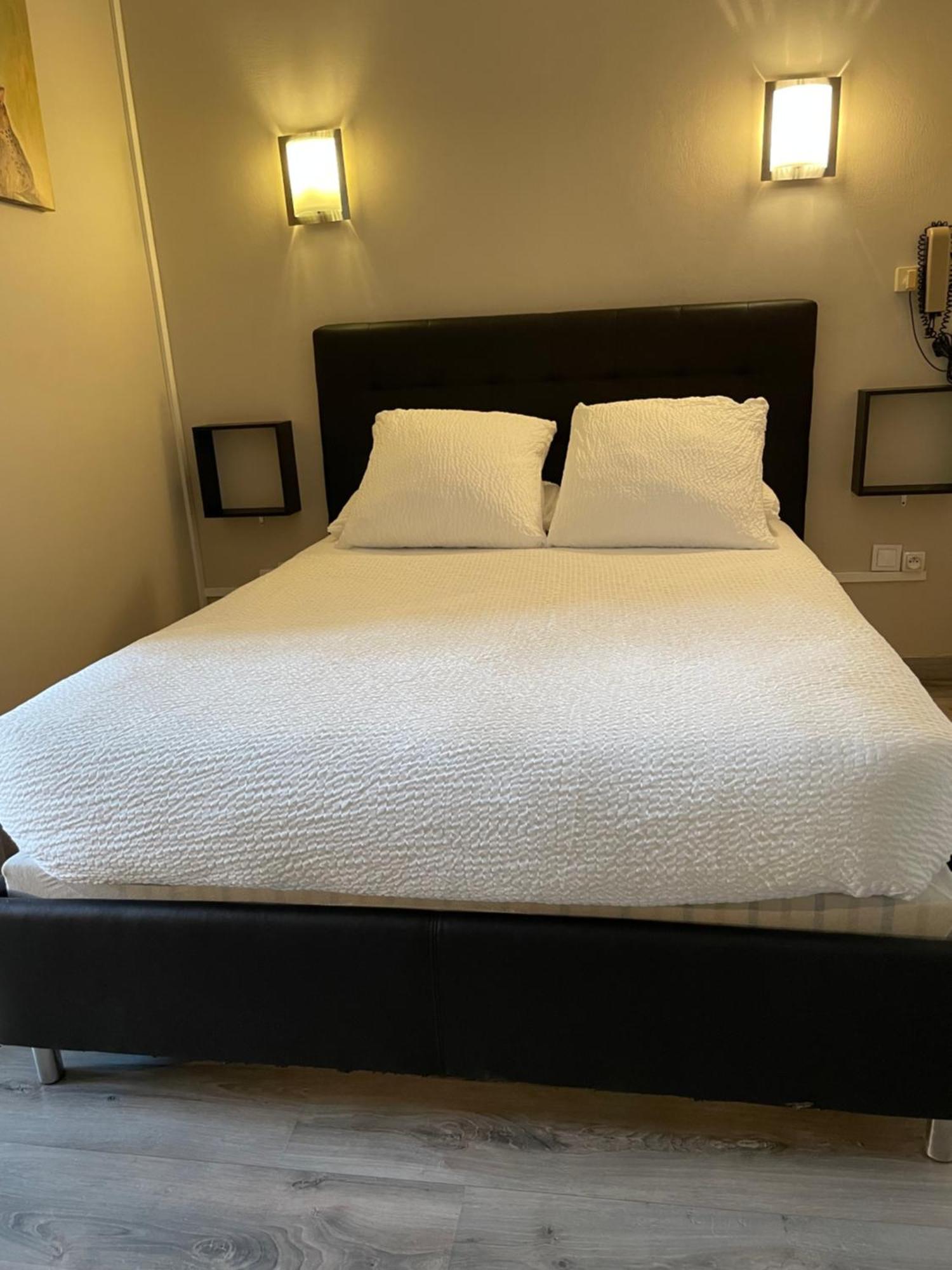 Logis Hotel Le Clement V Roquemaure  Eksteriør billede