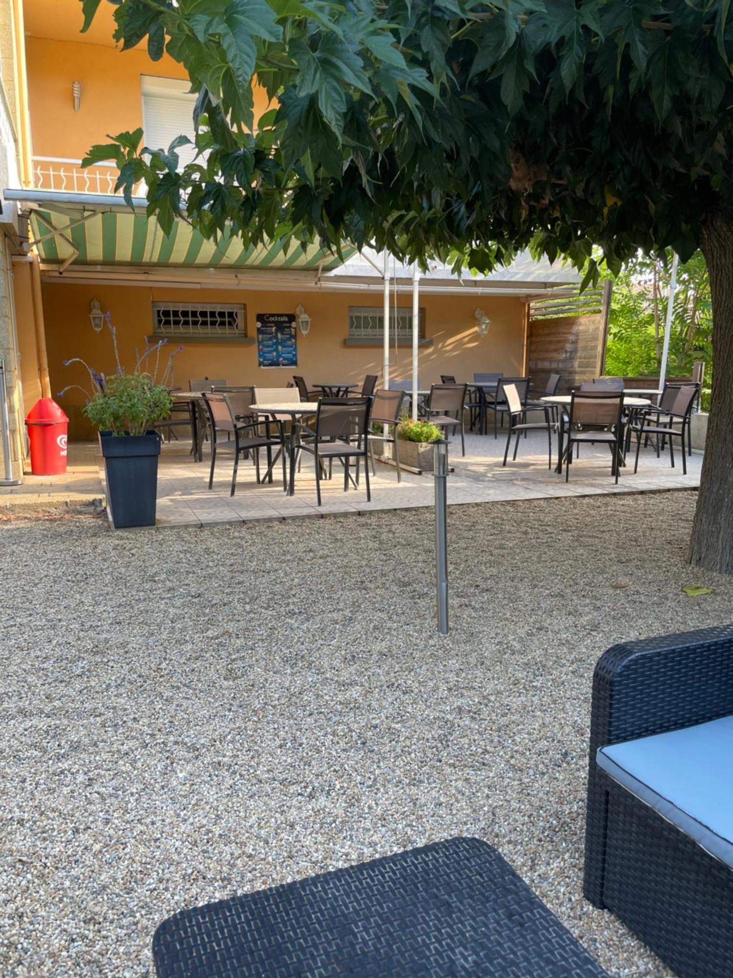 Logis Hotel Le Clement V Roquemaure  Eksteriør billede