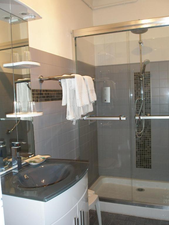 Logis Hotel Le Clement V Roquemaure  Eksteriør billede