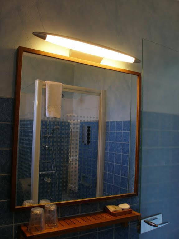 Logis Hotel Le Clement V Roquemaure  Eksteriør billede